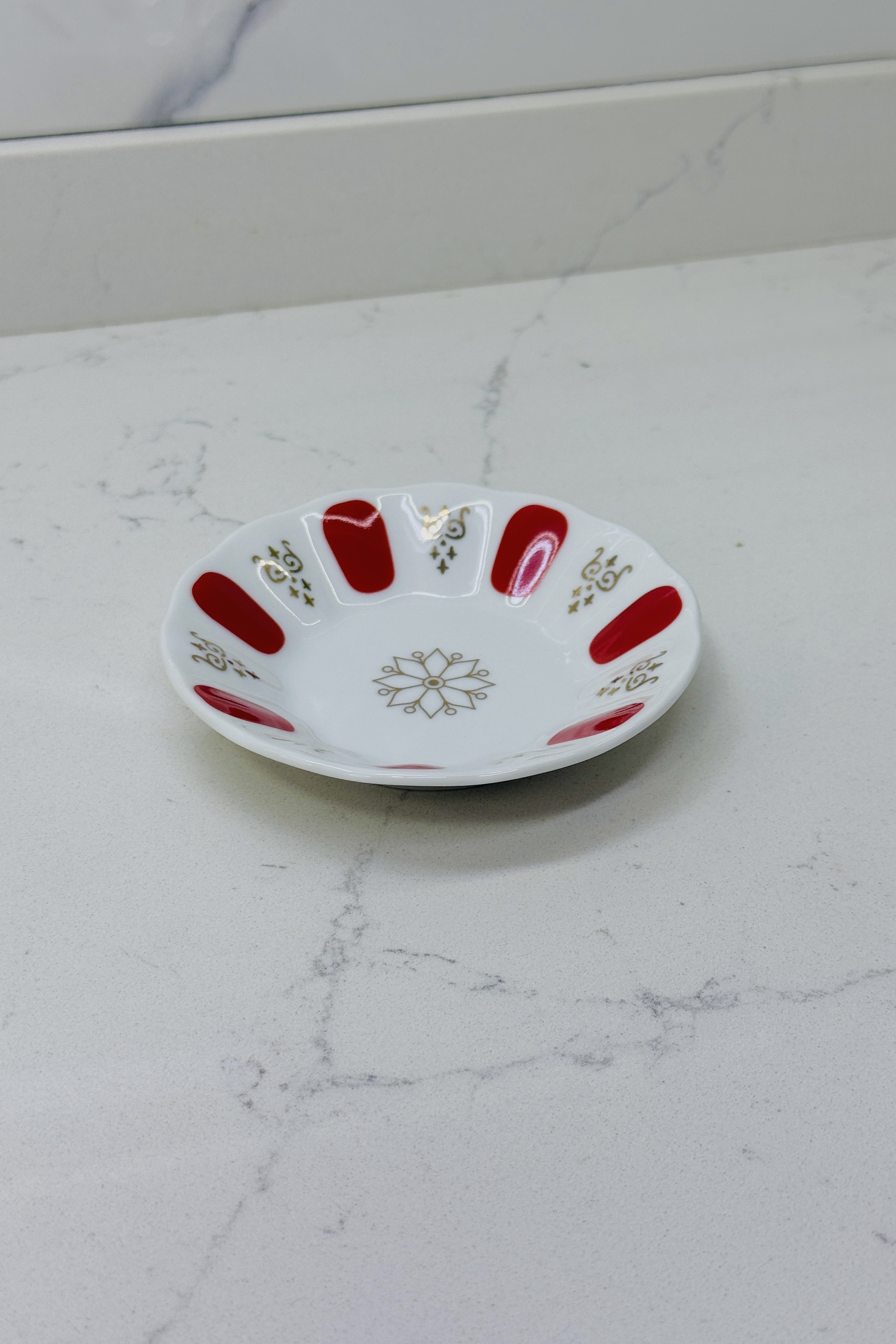 porselen çay tabağı